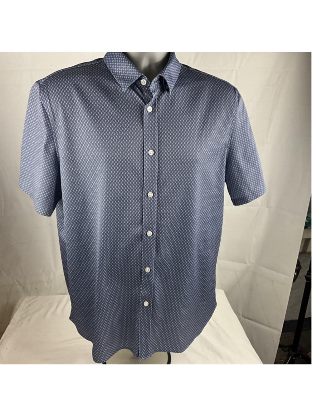 Men’s Van Heusen Performance Button Up Shirt Size Large Slim Fit